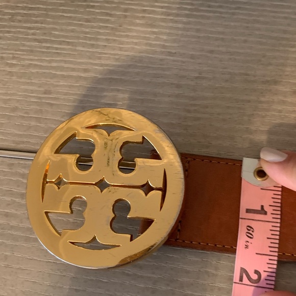 Tory Burch Logo Belt in Tan - Picture 6 of 7